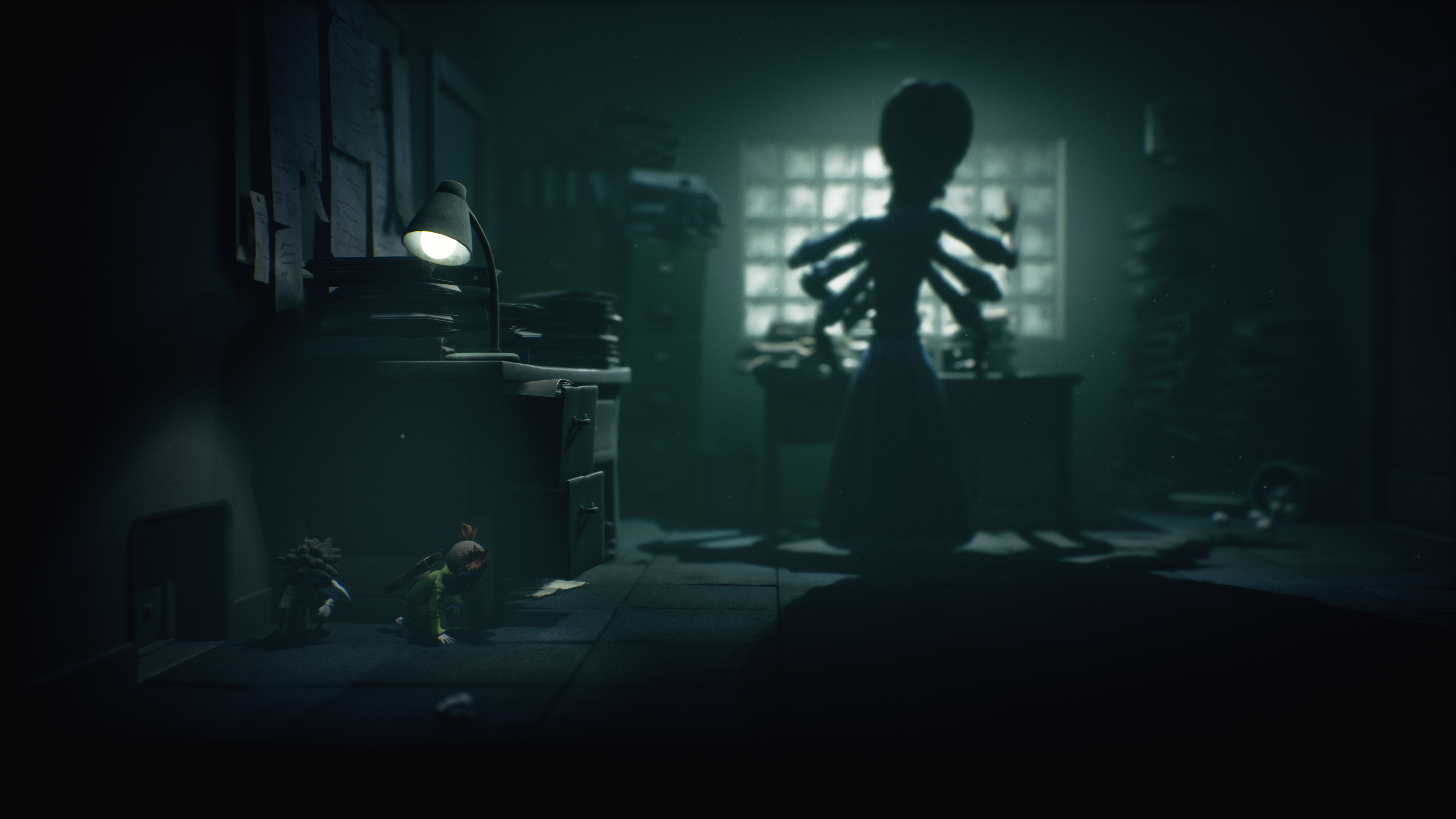 Little Nightmares 3 screenshot sneaking around